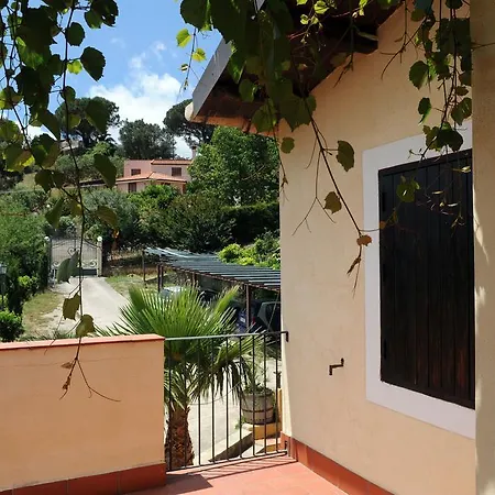 Eleanto Apartment *