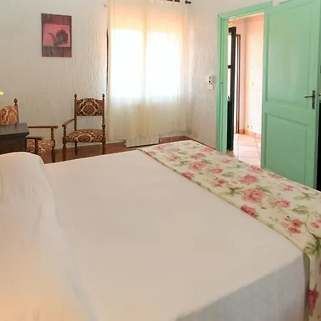 Eleanto Apartment *