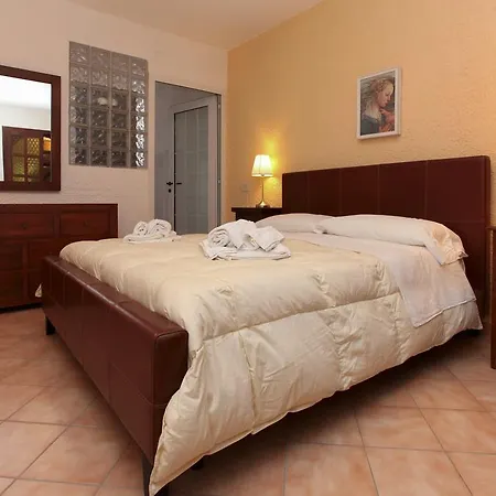 Eleanto Apartment *