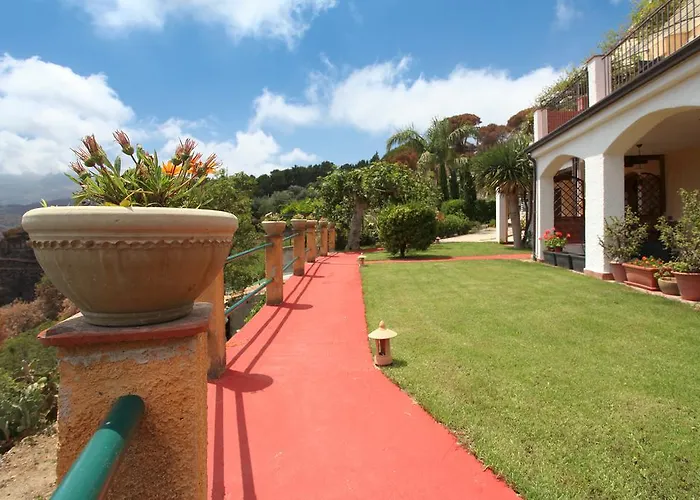 伊林托公寓式酒店 *